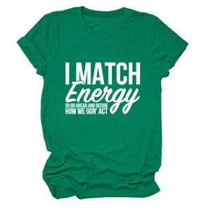 Détail du t-shirt vert en coton avec impression blanche I MATCH ENERGY de style décontracté