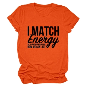 Détail de t-shirt orange à col rond avec impression graphique I MATCH ENERGY