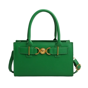 Elegante borsa a tracolla in pelle verde con fibbia a cuore dorata e manici