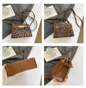 Vues détaillées du sac trapèze à imprimé léopard avec garniture en cuir brun et métal doré