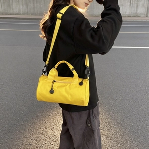 Sac De Sport Cylindrique En Nylon Léger Capacité Pour Fitness Voyage Gym Danse Sac À Main Bandoulière Femmes