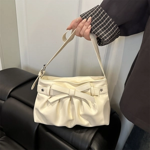 Sac à bandoulière blanc crème avec nœud décoratif, clous étoiles et cuir PU souple