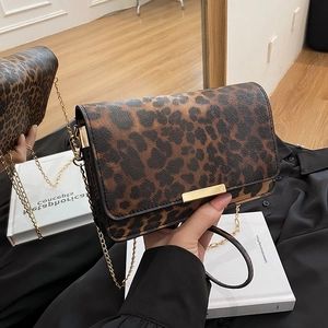 Modische Leopard-Umhängetasche mit goldener Kette und edler Metallschnalle