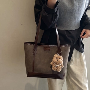 Retro Women Tote Bag PU Leather Frosted Embossed Pattern Large Capacity Shoulder Handbag Casual Commuter With Plush Charm