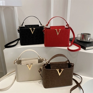 Fashionable leopard print handbags in four colors with gold V-buckle and shoulder strap