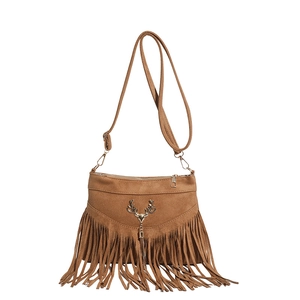 Sac seau marron en daim avec franges bohèmes et boucle métallique tête de cerf