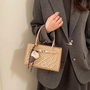 Elegant beige woven texture handbag with GA embroidery and plush ice cream charm decoration
