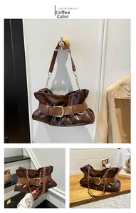 Vues détaillées du sac cabas froncé marron café avec boucle et bandoulière chaîne