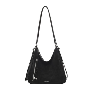 Sac fourre-tout noir minimaliste avec finition mate et fermeture éclair argentée