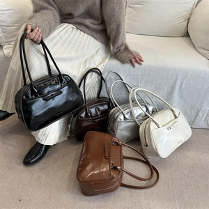 Women Underarm Shoulder Bag Shiny PU Leather Bow Detail Vintage Fashion Commuter Handbag Elegant Style
