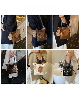 Détails du sac seau pour femmes avec chaîne, cordon de serrage et pendentif ours