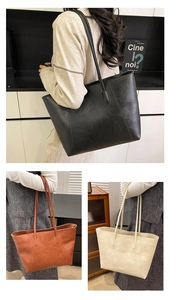 Detailansicht großer Tragetaschen in Schwarz, Vintage-Braun und Beige aus strukturiertem Leder