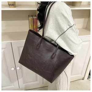 Große dunkelbraune Shopper-Tasche aus strukturiertem Vintage-Leder mit dezenter Logoprägung