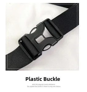 Detail of durable black plastic buckle and thick woven strap of the crossbody bag