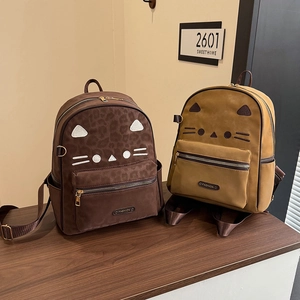 Mini sac à dos léopard avec broderie chat et texture suédine en marron et moutarde