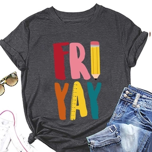 Grijs Fri-Yay T-shirt met potlood- en liniaalopdruk, gestyled met denim short en schoenen