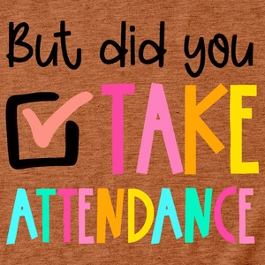 Détail de l'imprimé coloré 'But did you TAKE ATTENDANCE' sur tissu de t-shirt terre cuite