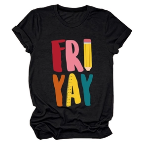 Detail van creatieve Fri-Yay grafische print met potlood en liniaal op een zwart t-shirt