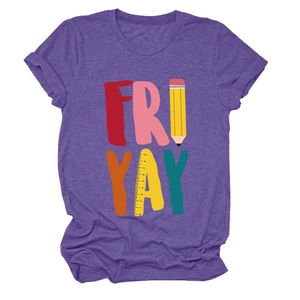 Detail van paars gemêleerd T-shirt met artistieke FRI YAY potlood- en liniaalprint