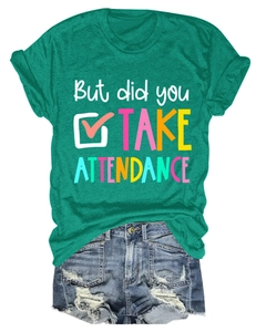 Détail d'un t-shirt vert émeraude avec le slogan imprimé 'But did you take attendance'