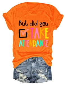 Ensemble t-shirt orange pour femme avec slogan et short en jean bleu délavé troué