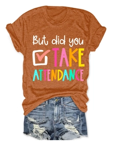 T-shirt orange brûlé avec slogan et short en jean déchiré présentés à plat
