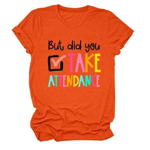 Détail du t-shirt orange à col rond avec impression graphique 'But did you TAKE ATTENDANCE'