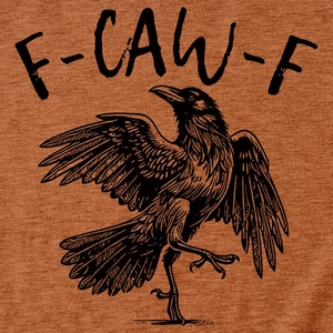 Nahaufnahme des orangebraunen T-Shirts mit schwarzem F-CAW-F-Grafikdruck eines Raben