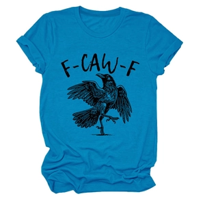 Detailansicht des himmelblauen T-Shirts mit schwarzem Rabendruck und F-CAW-F Schriftzug
