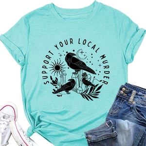 Piatto di t-shirt color verde acqua con stampa corvo e dettagli di stile bohémien