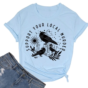 T-shirt in cotone blu con stampa grafica di corvo gotico ed elementi della natura