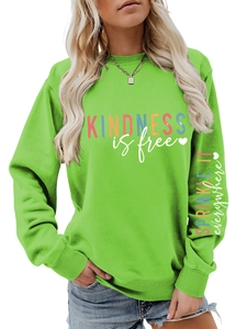Détail de l'imprimé sur la manche du sweat-shirt vert fluo à col rond Kindness is Free