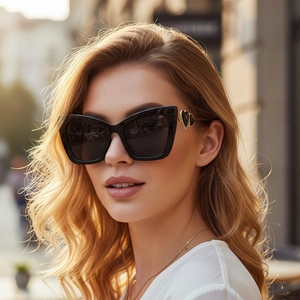 Oversized Cat Eye Sunglasses For Women Fashion Retro Glasses With Double Heart Metal Temples UV400 Protection Eyewear