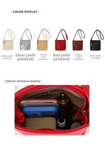 Vue détaillée de l'intérieur du sac avec smartphone et maquillage pour usage quotidien