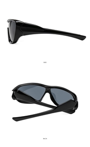 Détails des angles latéral et arrière des lunettes de soleil noires surdimensionnées