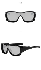 Vues avant et latérale de lunettes de soleil masque noires tendance pour activités de plein air