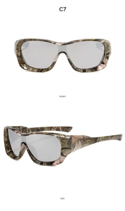 Vues de face et de côté de lunettes de soleil camouflage avec verres réfléchissants argentés