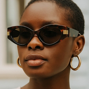 Vintage Cat Eye Sunglasses For Women UV400 Protection Retro Oval PC Frame Metal Hinges Trendy Chic Outdoor Eyewear