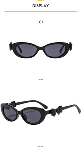 Vues de face et de profil à 45 degrés des lunettes Y2K ovales avec nœuds noirs