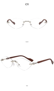 Vue avant et latérale de lunettes de soleil géométriques sans monture avec branches en bois