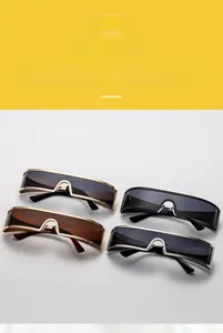 Nahaufnahme futuristischer Flat-Top-Sonnenbrillen mit Metallrahmen in vier Farben