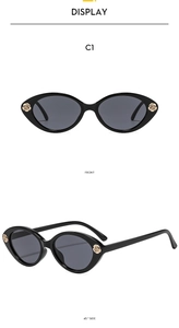 Vues détaillées de lunettes de soleil œil-de-chat noires avec roses dorées