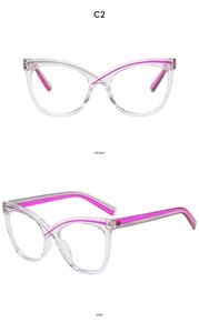 Detail der Katzenaugen-Brille C2 in Transparent mit magentafarbenen Akzenten am oberen Rand