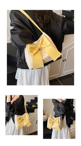 Vues détaillées d'un sac cabas en paille avec un grand nœud jaune et texture tissée