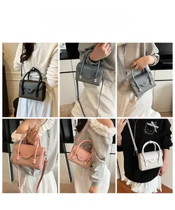 Collage de sacs à bandoulière tendance en noir, bleu, rose et blanc à texture tissée