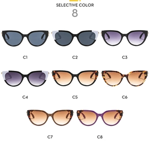Aperçu de huit paires de lunettes de soleil œil-de-chat aux branches motif serpent