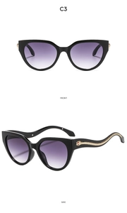 Lunettes de soleil œil de chat, monture noire, verres dégradés violets et branches serpent