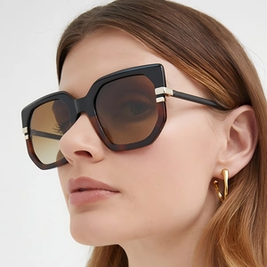Fashion oversized cat-eye sunglasses with gradient lenses and gold hinge accents