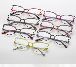 Collezione di montature per occhiali da sole cat-eye in metallo in sette vari colori