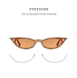 Détails de lunettes de soleil œil de chat ornées de strass brillants et de perles nacrées